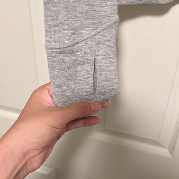 Reebok Sweater - Picture 4 of 6